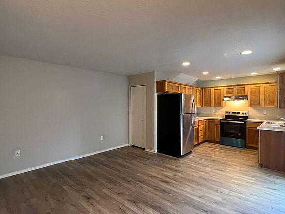 3rd image of 11873 SE Pine St #0