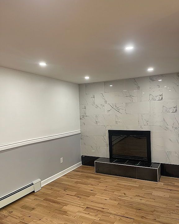1st image of 165 Parkwood Dr