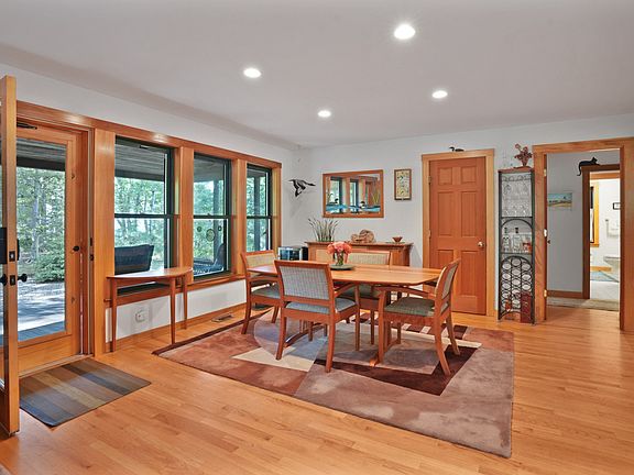 3rd image of 159 Lake St