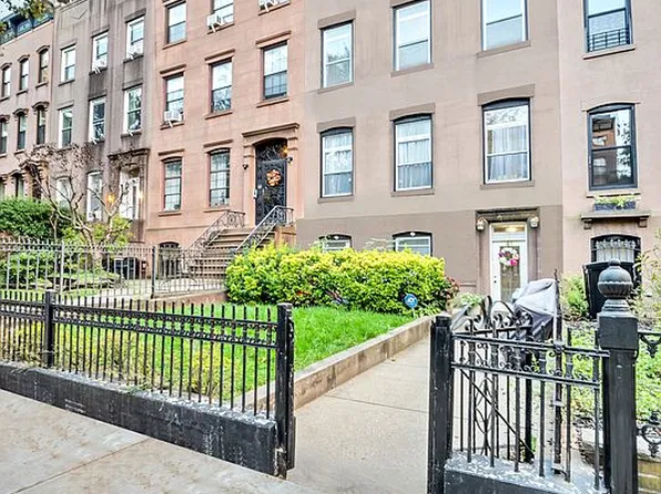 26 1st Pl, Brooklyn, NY 11231