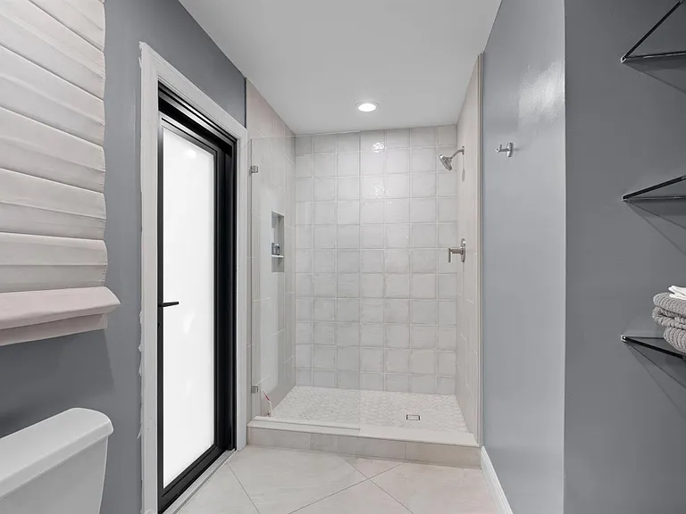 1050 Brooks Ln — Photo 26