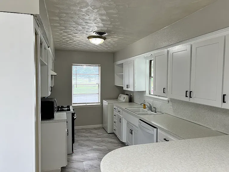 3024 Meadowlark Ln — Photo 6