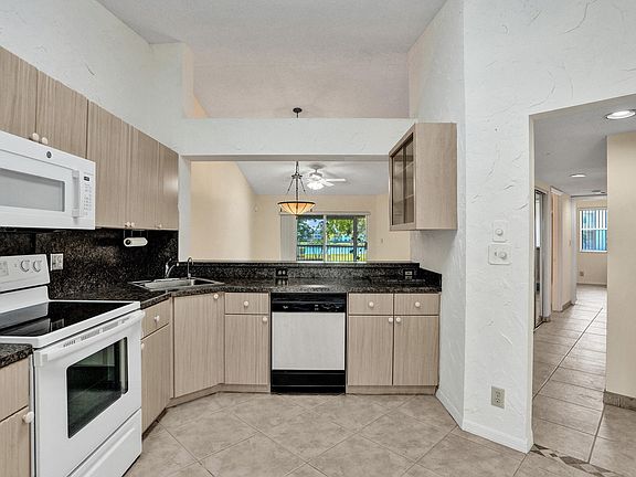 4th image of 7243 S Devon Drive