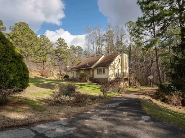 764 Academy Cir, Pell City, AL 35128