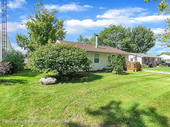 2nd image of 829 Wiltshire Dr