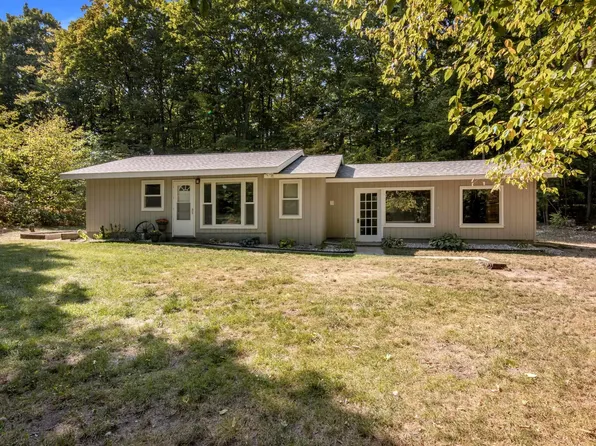 6734 S Maple City Rd, Maple City, MI 49664