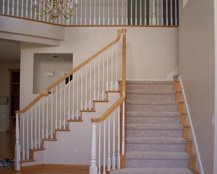 Split Staircase - Foyer