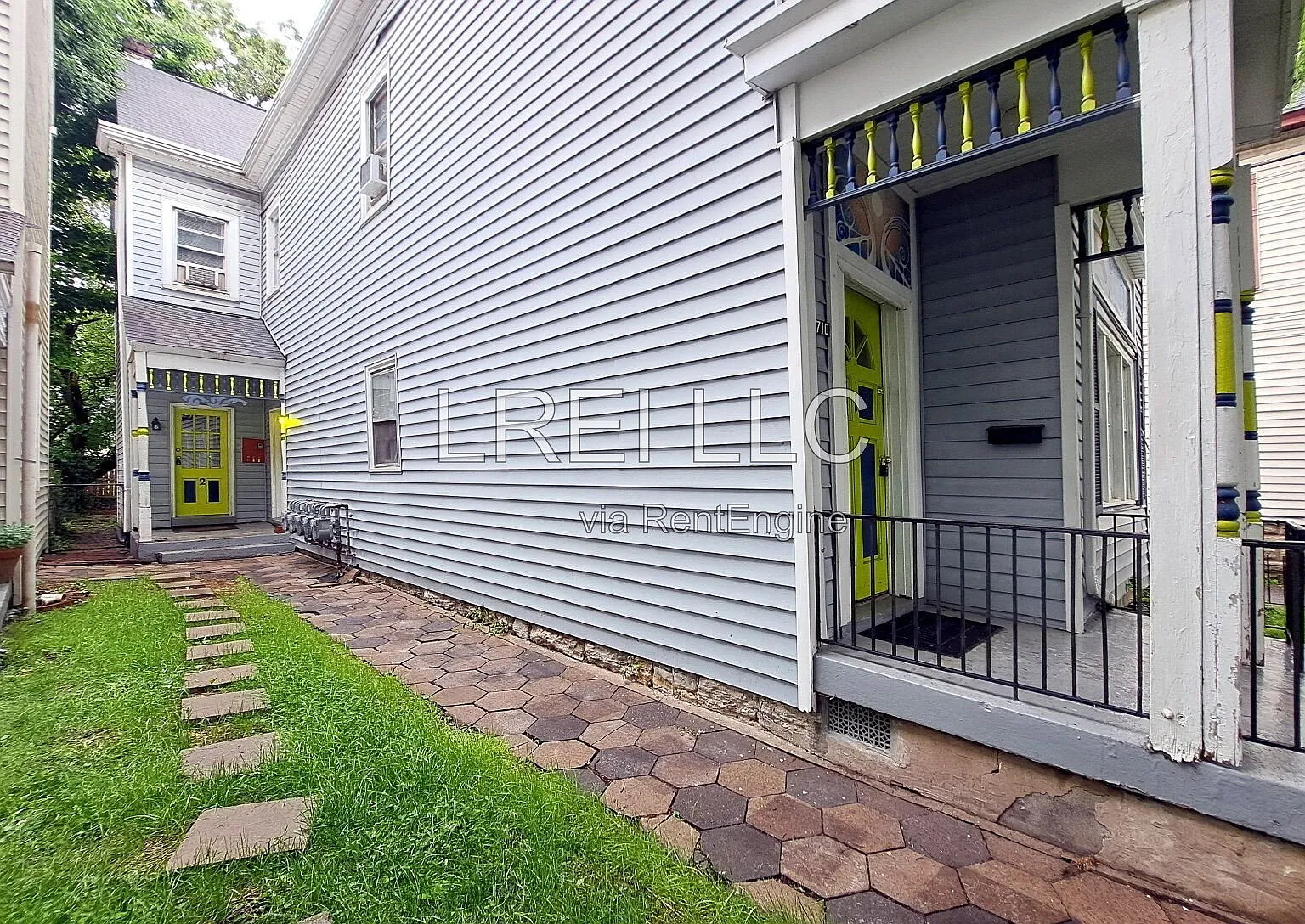 1 bed, 1.0 bath, 950 sqft, $1,295 — Photo 2