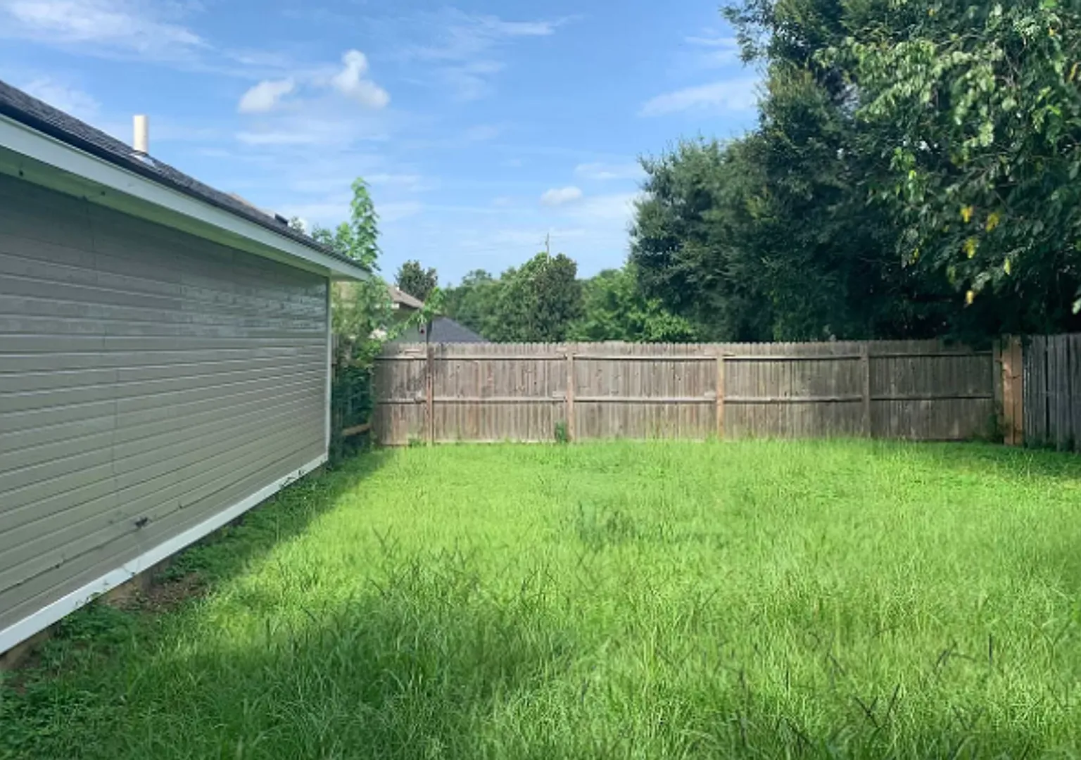3 bedroom/2 bathroom home — Photo 2
