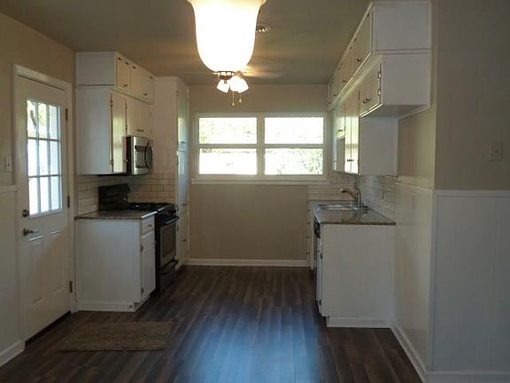 3rd image of 313 Wofford Way