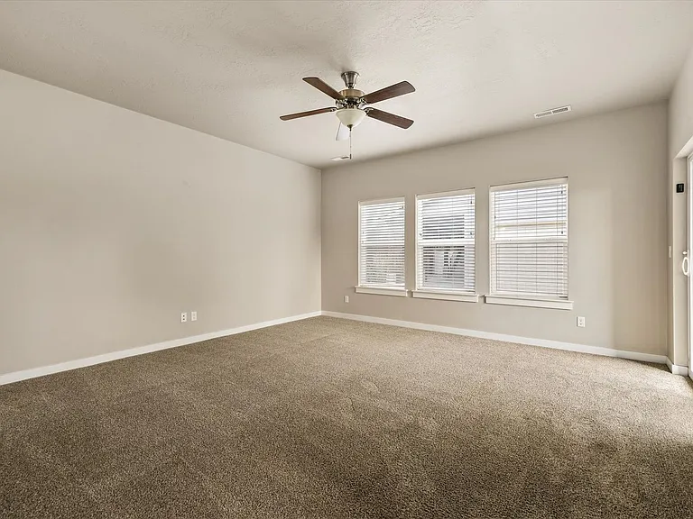 352 E Idaho St — Photo 14