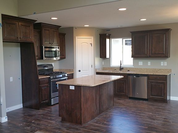 3rd image of 125 W 1825 N
