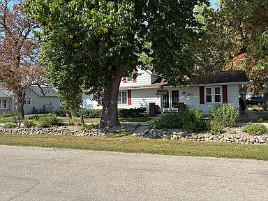 207 Forest St — exterior photo
