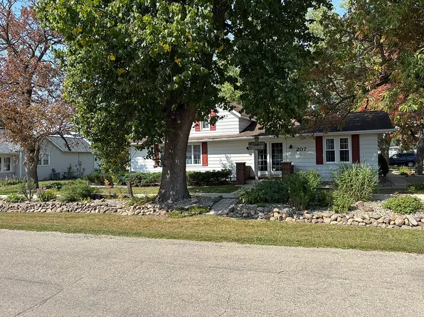 207 Forest St, Fairbank, IA 50629