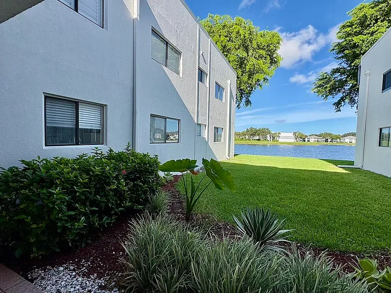 15091 Ashland Cir #I — Photo 35