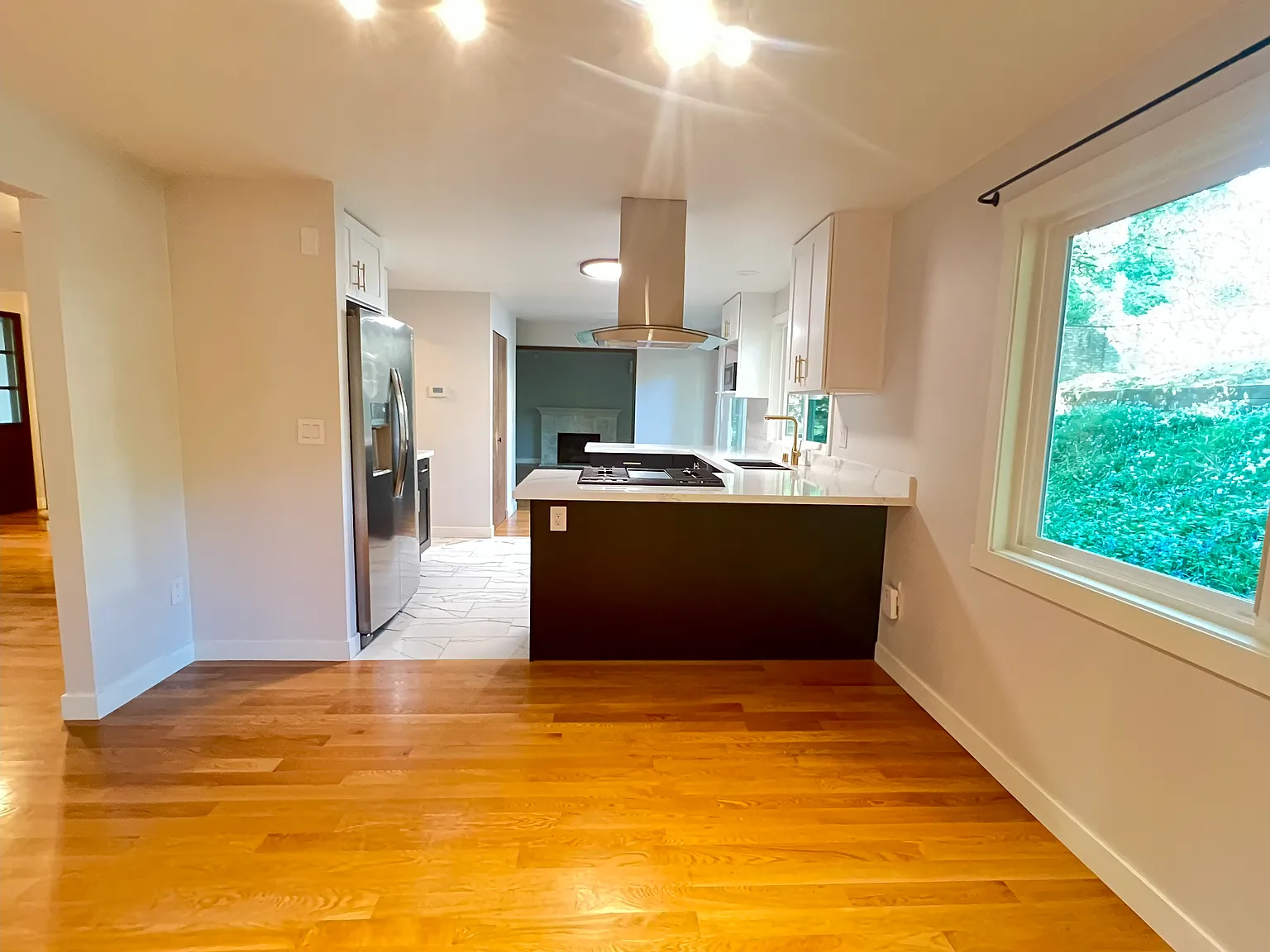 4 bed, 2.5 bath, 2458 sqft, $5,600 — Photo 4
