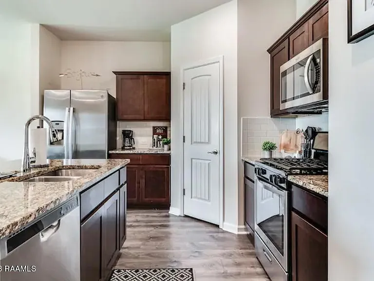 406 Starlight Dr — Photo 8