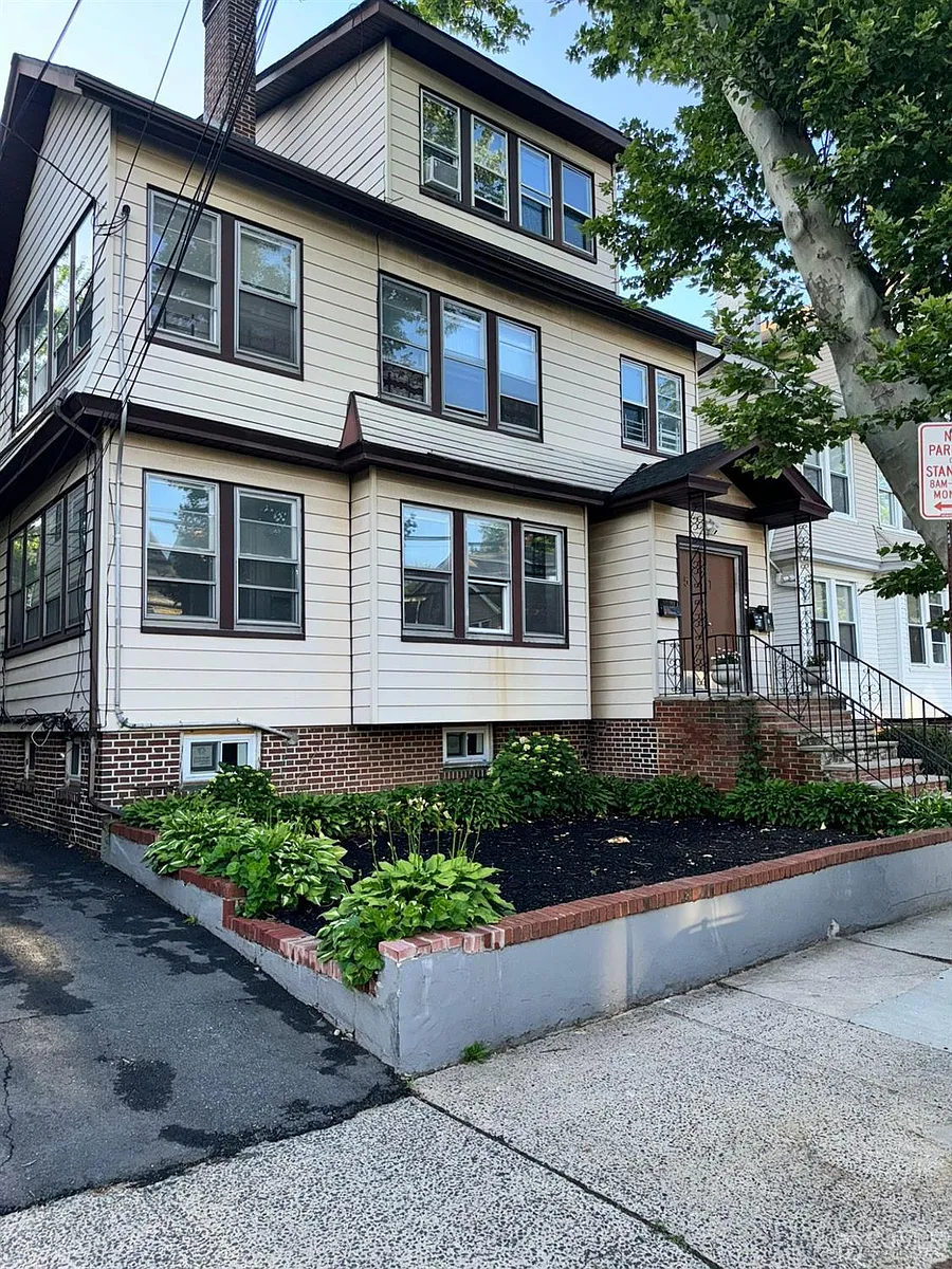 Building Photo - 51 Poe Ave #3