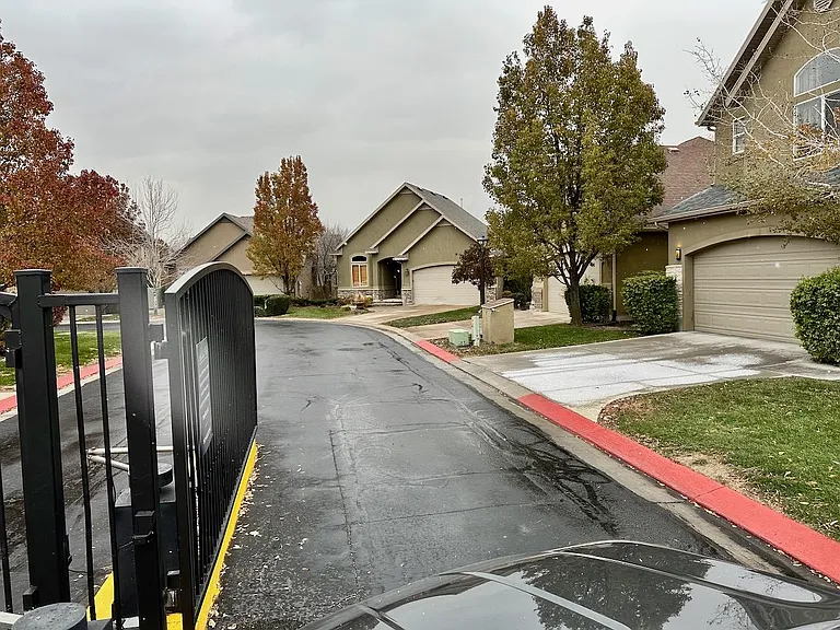 927 E Montana Vista Ln — Photo 43