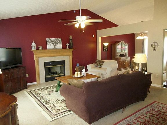 3rd image of 7816 Edgewater Ct