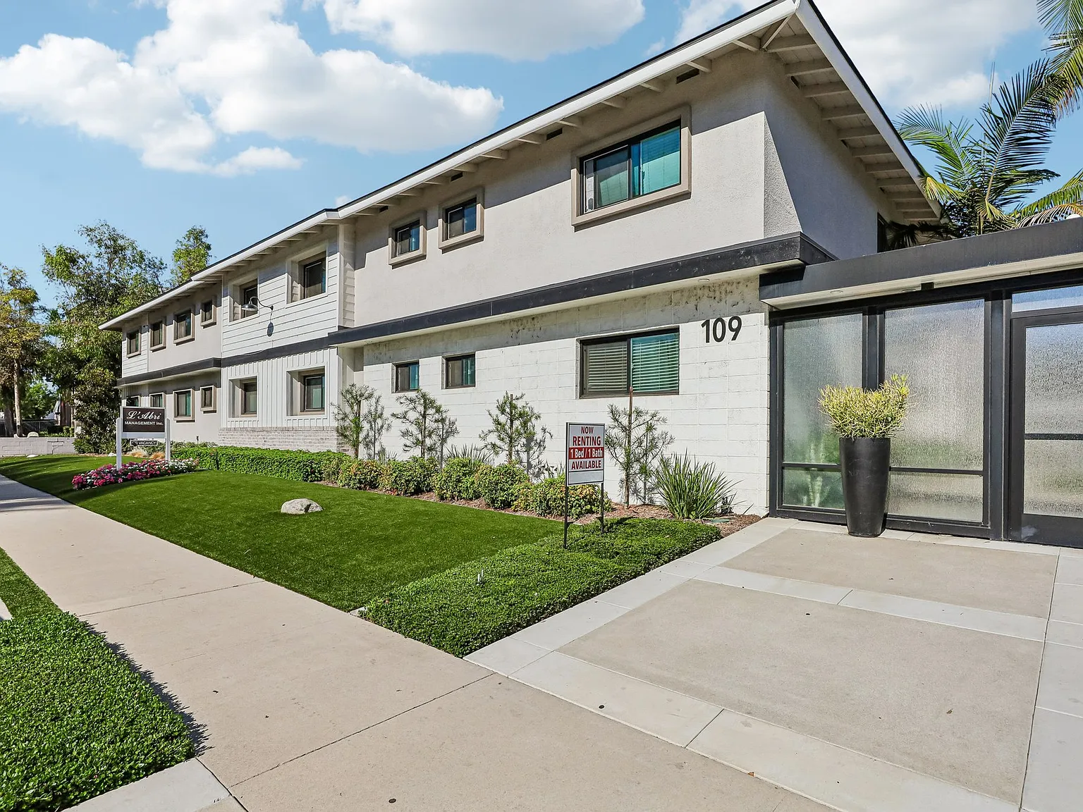 Fairmont Apartments — Photo 3