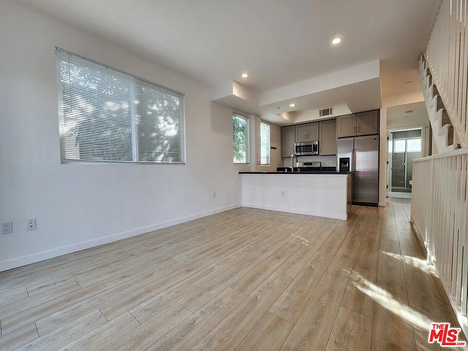3 bed, 3.0 bath, 5676 sqft, $3,800 — Photo 1