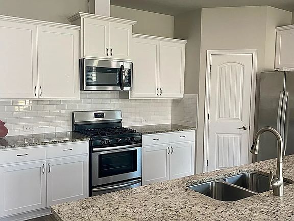4th image of 1025 Foxtail Dr