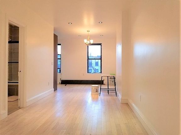 2nd image of 464 11th St #3A