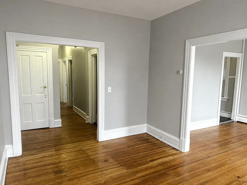 154 Hudson St #3