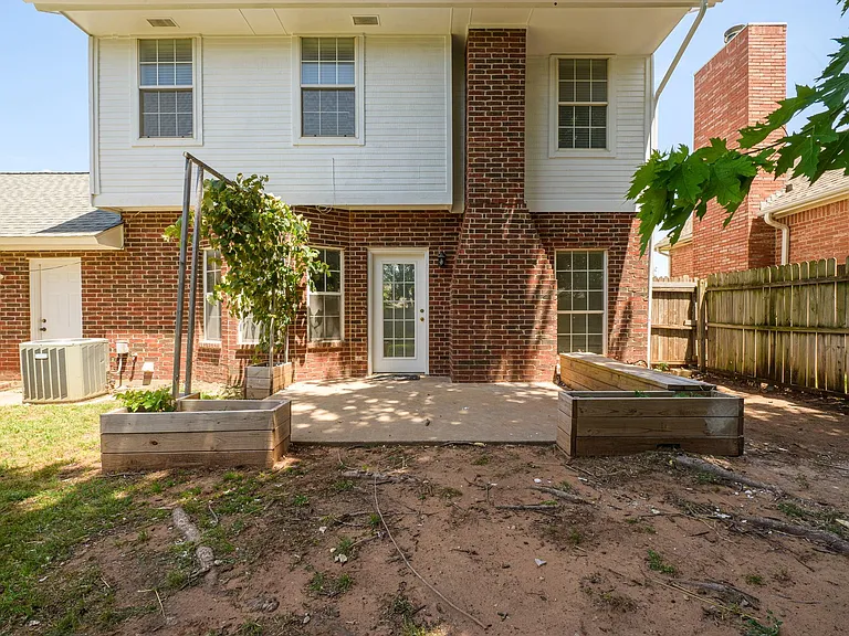 1829 Courtney Ln — Photo 47