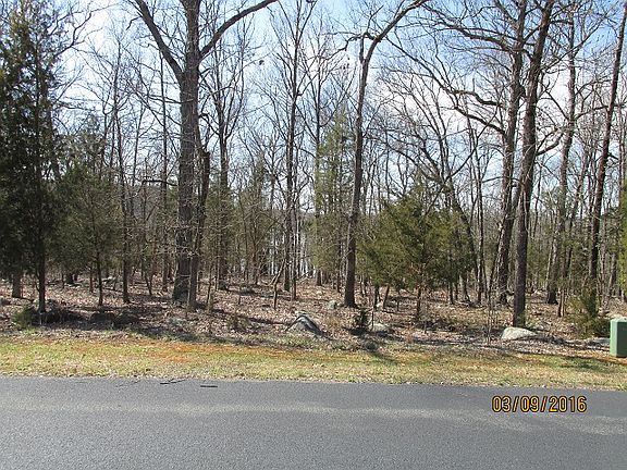 2nd image of 461 Emerald Isle Ct