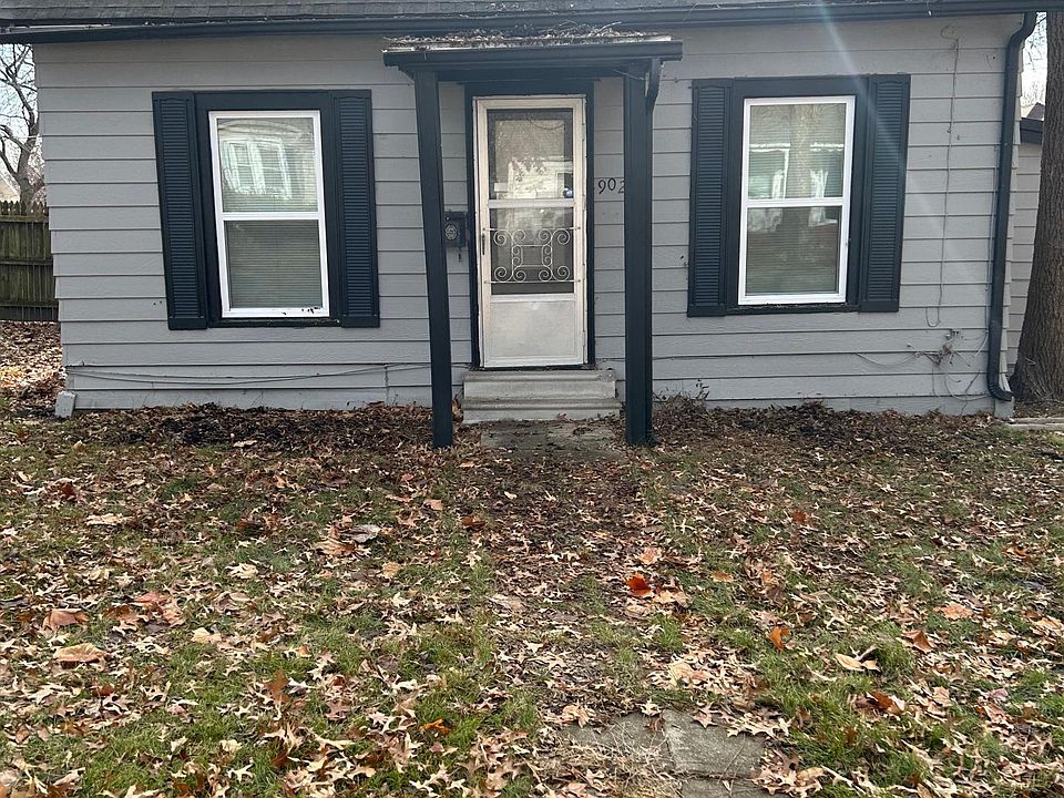 1st image of 902 E Missouri St