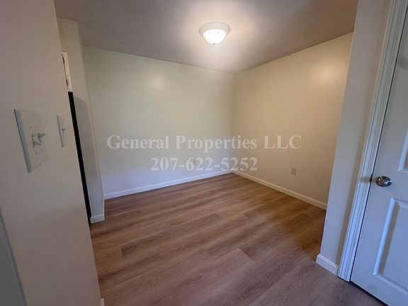 4th image of 592 Riverside Dr #12