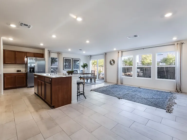 4327 W Gary Ave — Photo 10