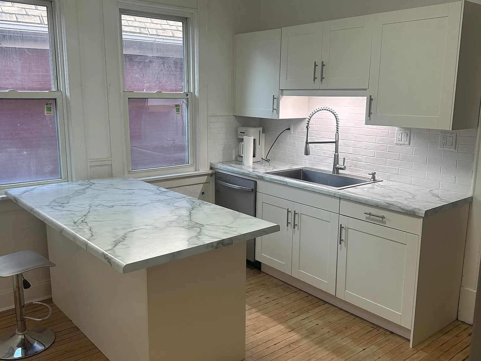 3 bed, 1300 sqft, $1,800 — Photo 2