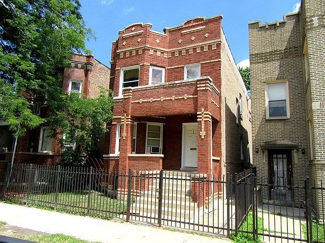 2nd image of 1009 N Leamington Ave