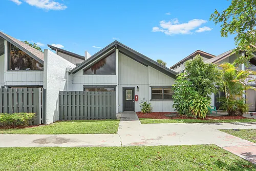 100 Sparrow Dr Photo 1