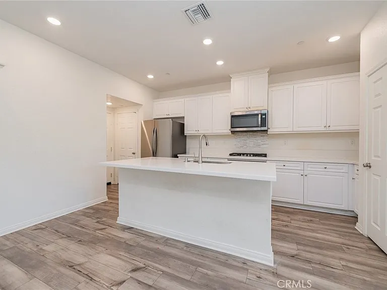 3977 E Huntington St — Photo 6