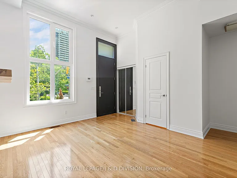 102 Earl Pl — Photo 2