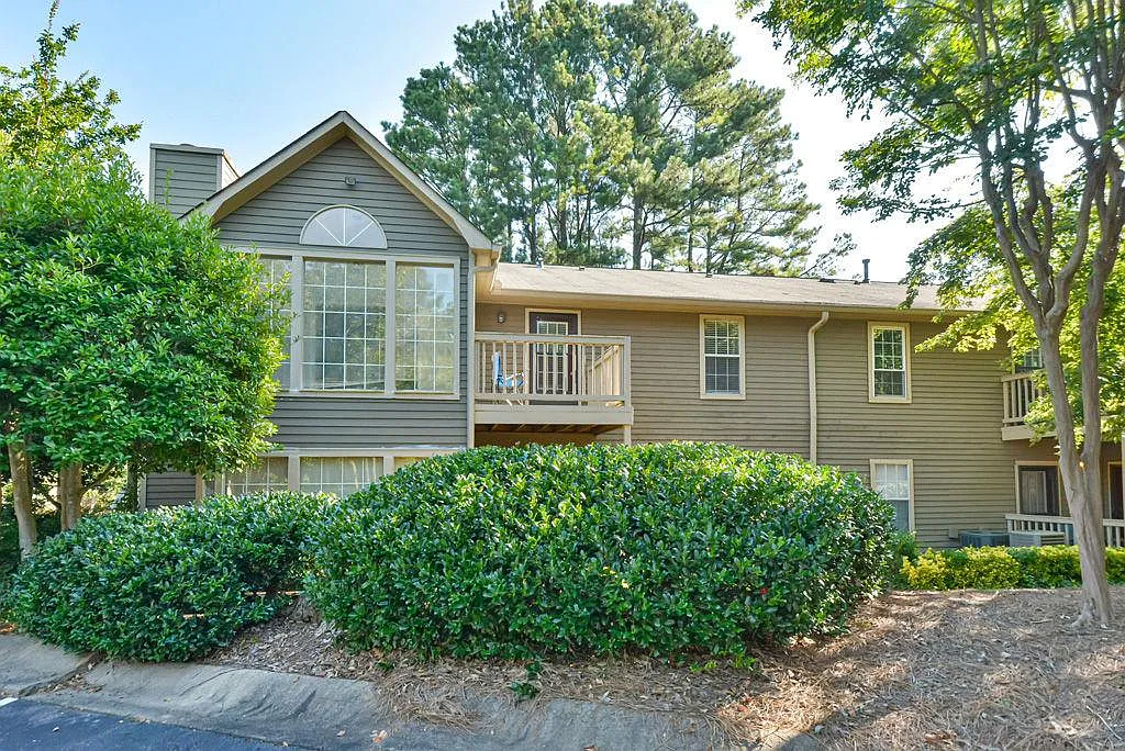 2 bed, 1.0 bath, 1089 sqft, $1,600 — Photo 2