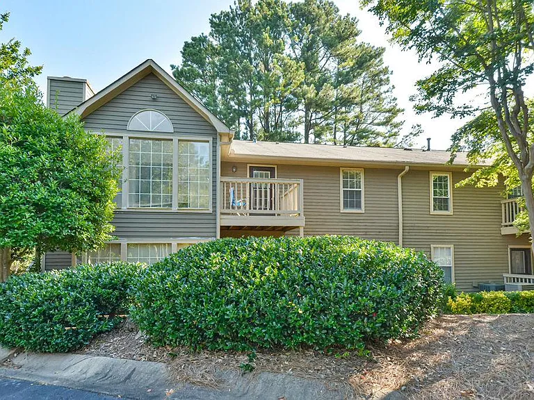1904 Country Park Dr SE — Photo 2