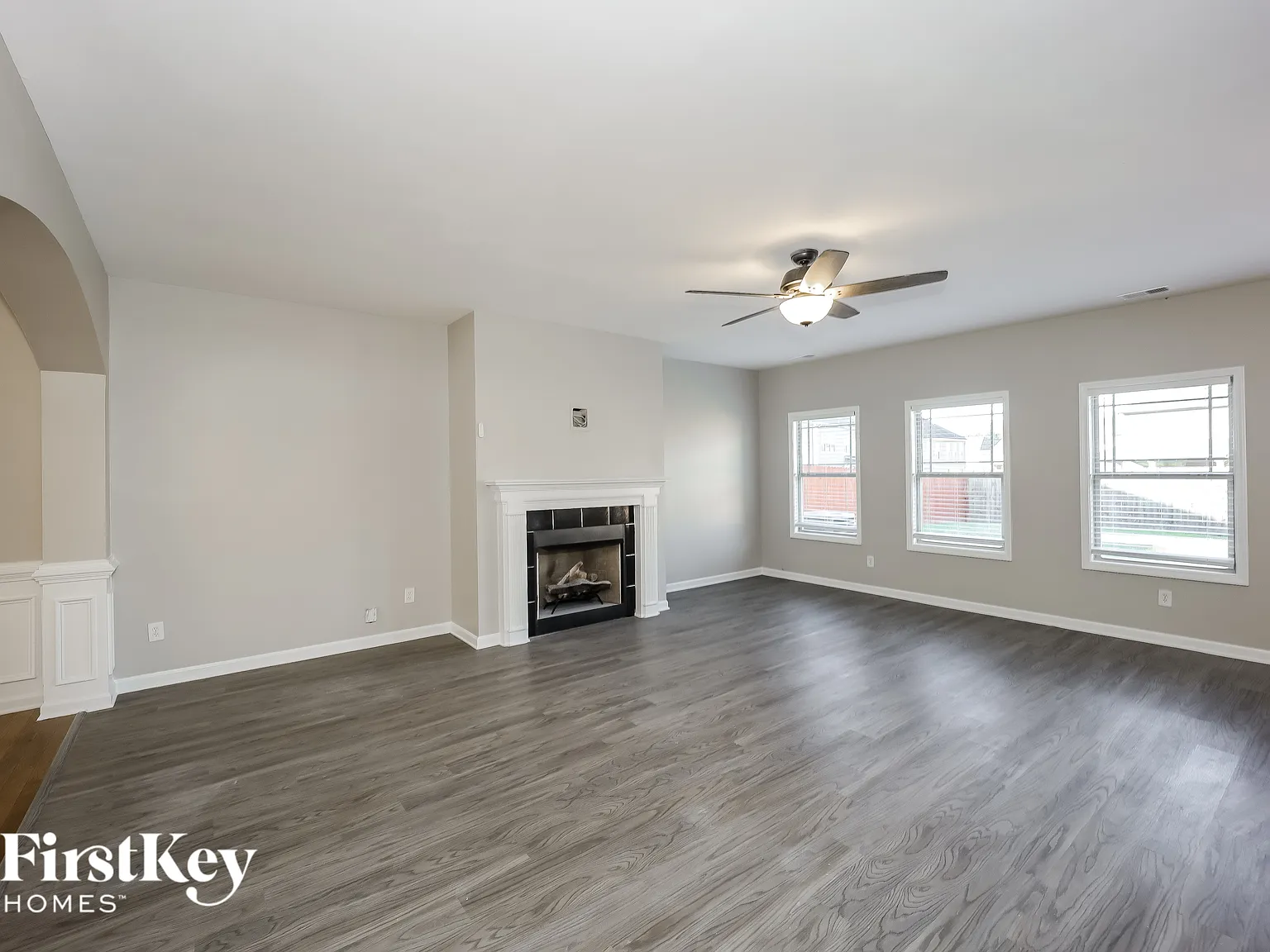 5 bed, 3.5 bath, 3215 sqft, $2,910 — Photo 2