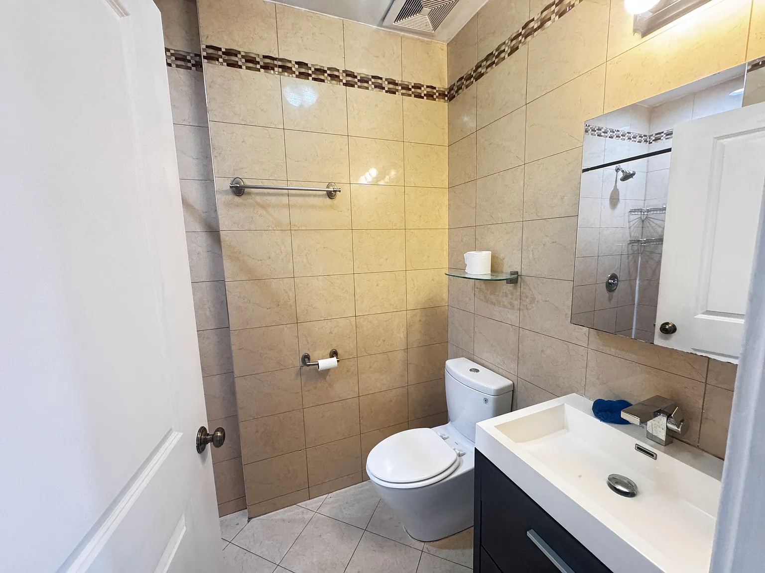 2113 Kings Hwy — Photo 4