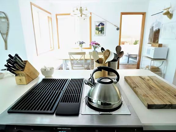 Electric range on kitchen island