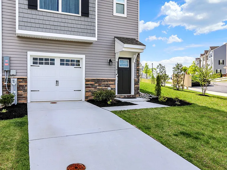 11301 Carobel Ct — Photo 6