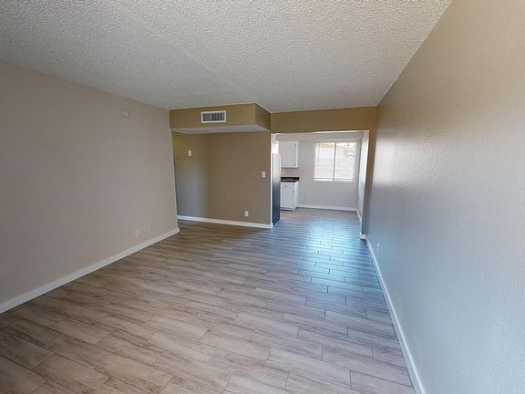 5th image of 3031 N 36th St APT 10