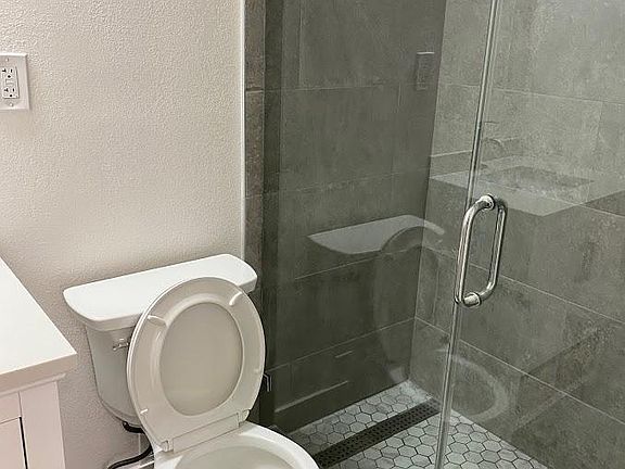 4th image of 2844 21st St #203