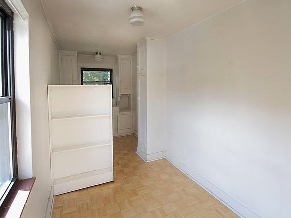 5th image of 7915 Saint Lawrence Ave APT 5