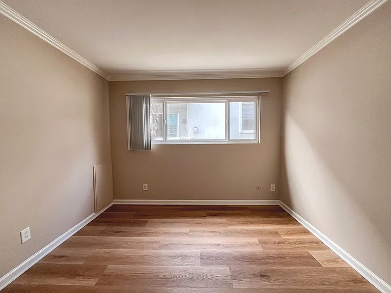 221 Sheldon St — Photo 27