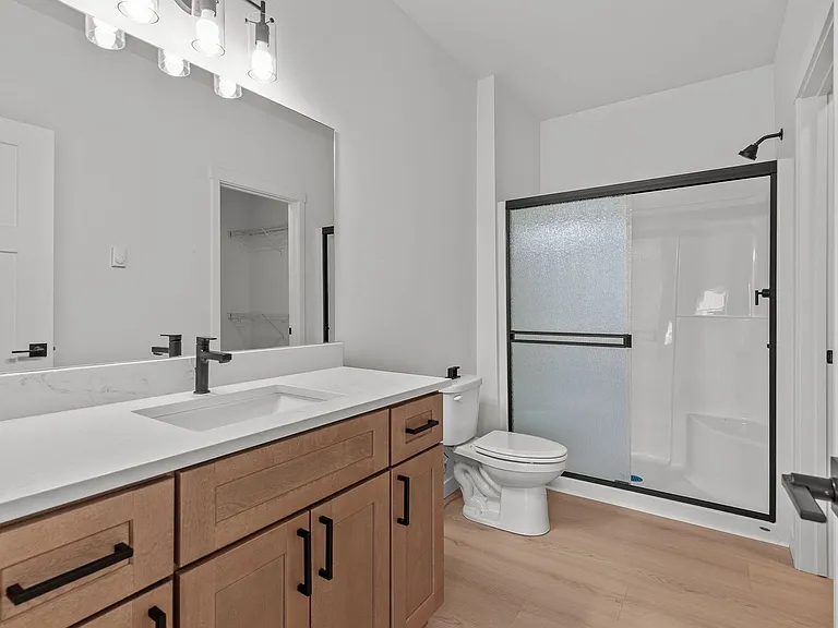 1172 Mullan — Photo 12
